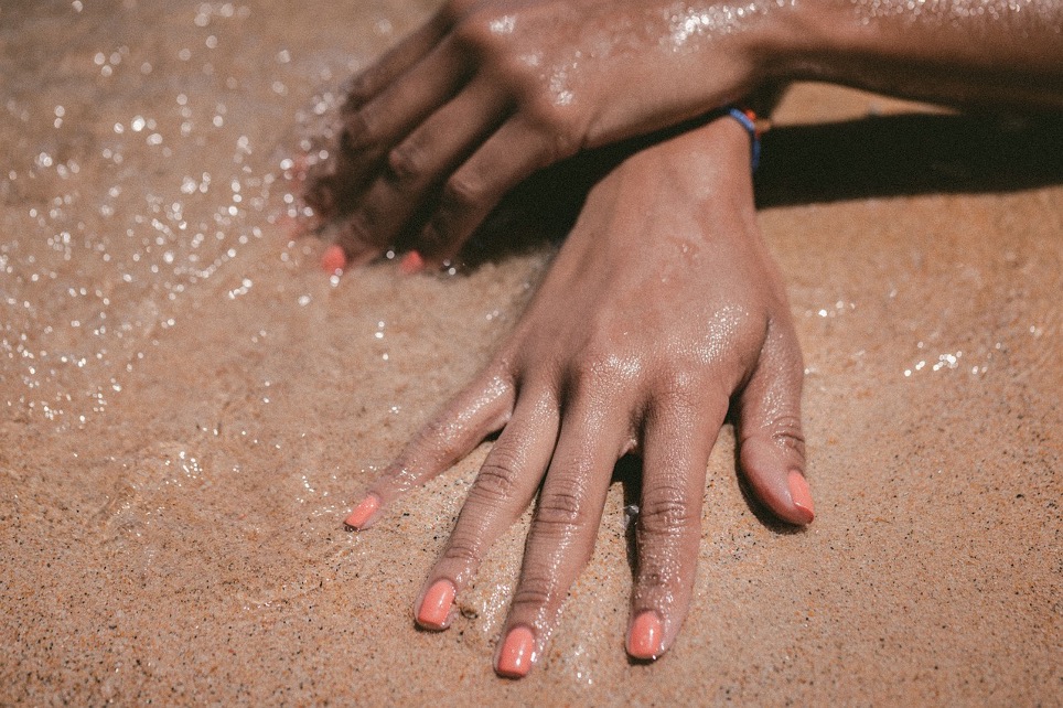 Dopo l'estate: come curare la pelle per mantenere l'abbronzatura