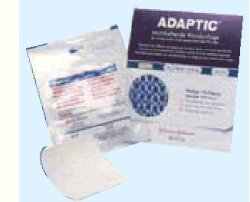 MEDICAZIONE NON ADERENTE STERILE APTIC MISURA 7,6X7,6CM 10 PEZZI 2012ZI - Gruppofarmastore.it