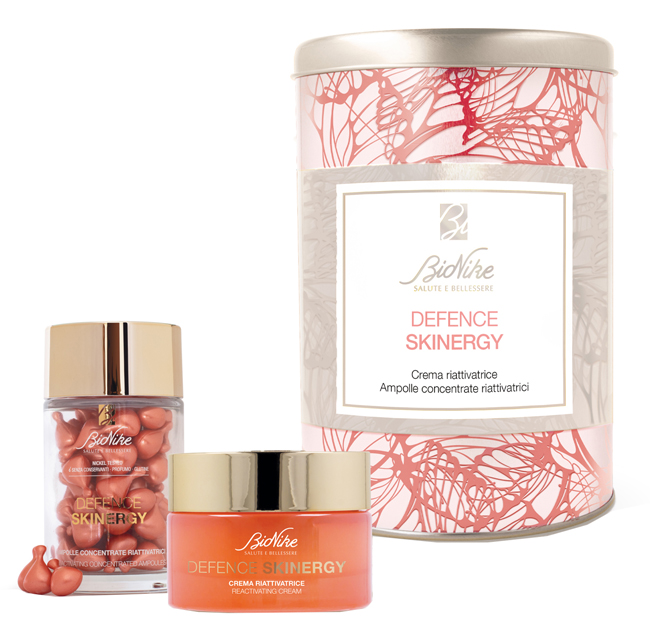 DEFENCE SKINERGY KIT NATALE 2021 60 AMPOLLE MONODOSE 24 ML + CREMA RIATTIVATRICE 50 ML - Gruppofarmastore.it